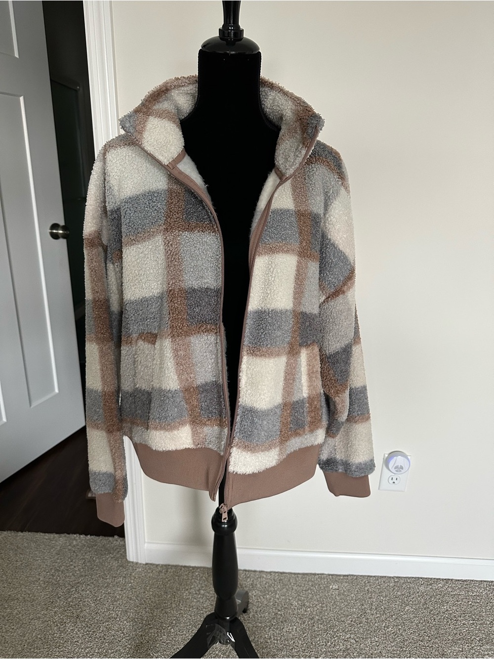 Women’s Aspen Plaid Cozy Sherpa Boucle Jacket